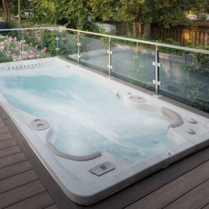 Hydropool Swim Spa – vrhunska energetski učinkovita tehnologija! Naši bazeni filtriraju 100% vode svakih 40 minuta, koriste NASA-inu izolacijsku tehnologiju i dolaze s HydroWise pokrovom koji zadržava toplinu čak i u najhladnijim uvjetima.